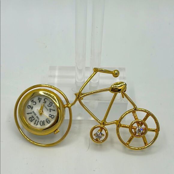 Vintage Jewelry - Vintage watch brooch